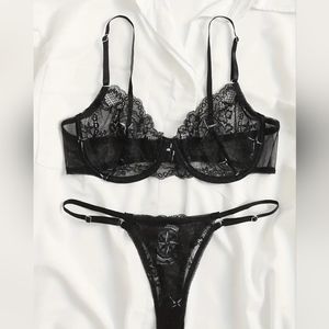 Floral lace bra & panties set.